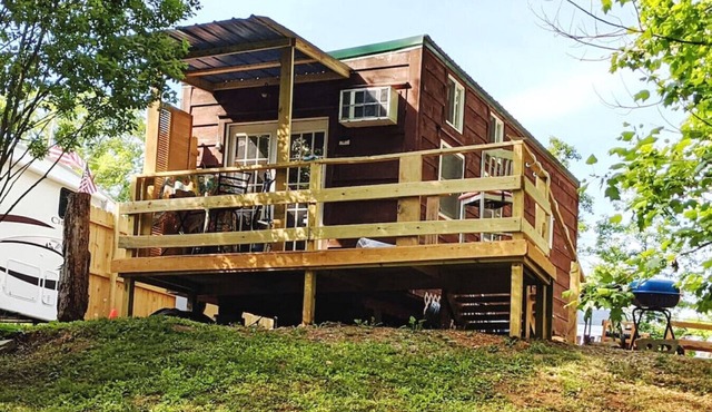 Tiny House Glamping at Watts Bar in Spring City