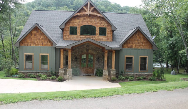 Toccoa River Dreams - Direct Riverfront Home - Very Private in Mineral Bluff