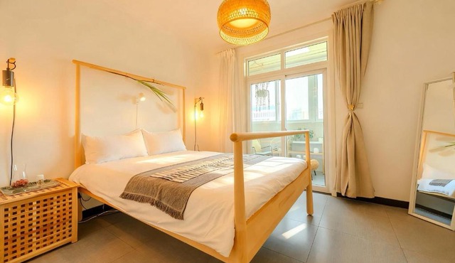 TOP RATED 2 Bedroom Apartment Near Subway to city centre And Clear Hel pful quiet English Speaking Host Gongxi