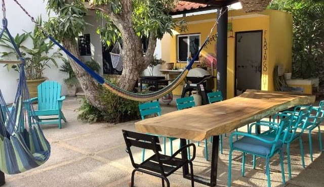 Tranquil 2 houses/3-bedroom/4 bath pool 3 blocks to beach!