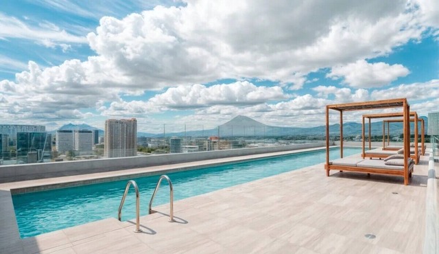 Tranquil 3-bedroom apartment with fitness room and pool in Ciudad de Guatemala