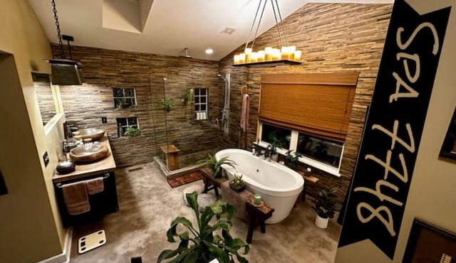 Tranquil three bedroom SpaHome in central St. Louis. in St. Louis