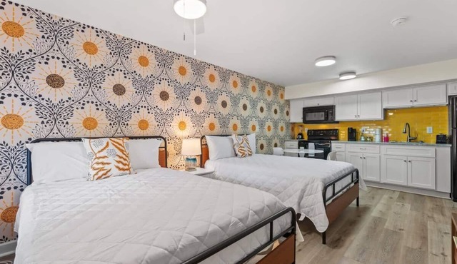 TreeHouse Lodge, Walk to Beach, Pet-Friendly 103 in North Myrtle Beach