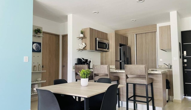 Tropical Condo - Close to Beach and Waterpark!