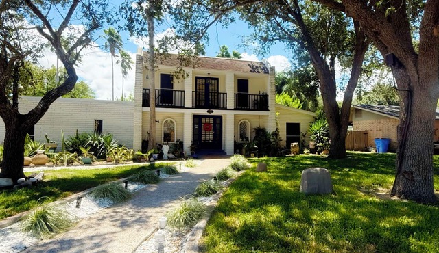 Tropical Garden Oasis Birdwatcher's Paradise Spacious Harlingen Retreat