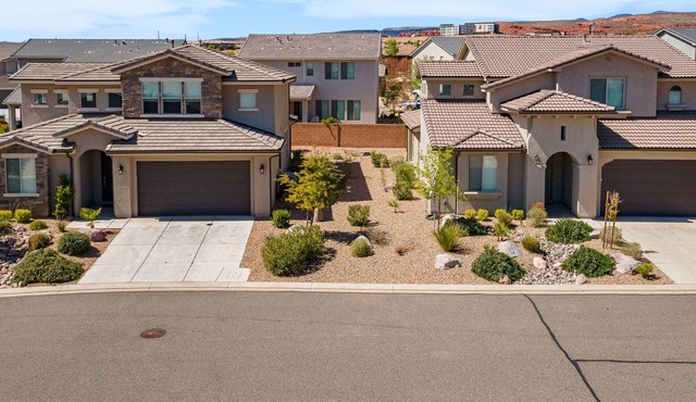 Twice as Nice combines two side-by-side homes. Sleeps 30! in Washington