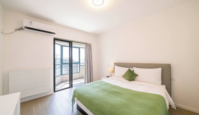 Tyms Elegant 4BR 2BA Apt in Xujiahui in Shanghai