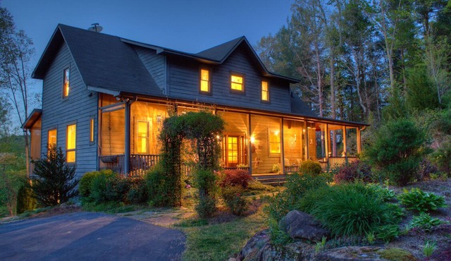 Unbelievable Mountain Cabin on the Historic Chattahoochee River- 3/26 Remodel in Cleveland