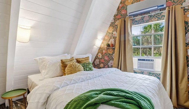 Unique Cozy A-Frame in Bonita Springs