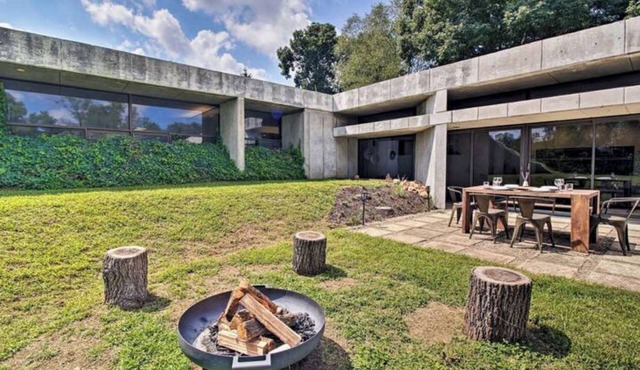 Unique Earthouse Retreat w/Spring-Fed Creek in Springfield