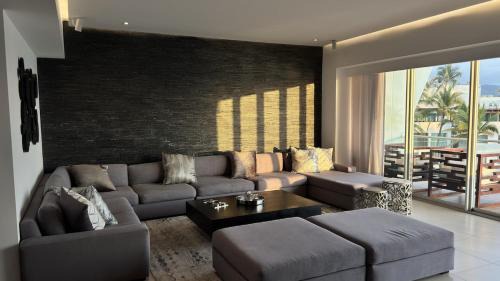 Unique Luxury Beachfront Home Hotel Zone Beach