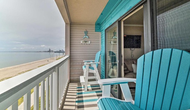 Updated Front Beach Condo w/Resort Amenities! in Corpus Christi