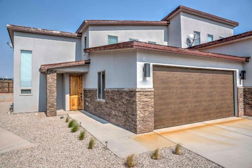 Upscale Moab Home w/Red Rock Views & Hot Tub in Moab