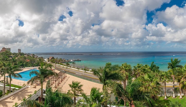 Very luxurious 2 bedroom sea-view condo. Newly remodeled. All new furnishings.