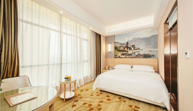 Vienna 3 Good Hotel Huaran Branch in Xiangxi