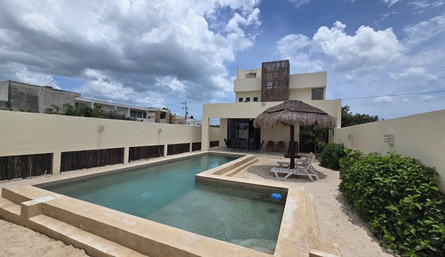 Villa Bélgica : Quiet, equipped and close to the sea with rooftop.