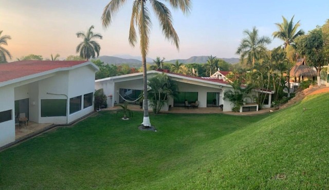Villa Espectacular, Alberca Y Jardines Hermosos