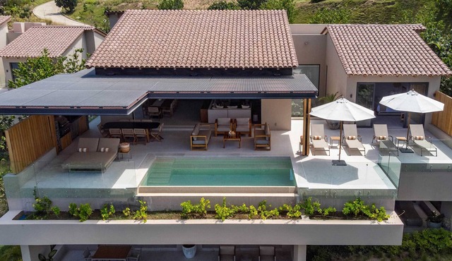 Villa Lupe Iyari: Private Staff, Infinity Pool & Cart