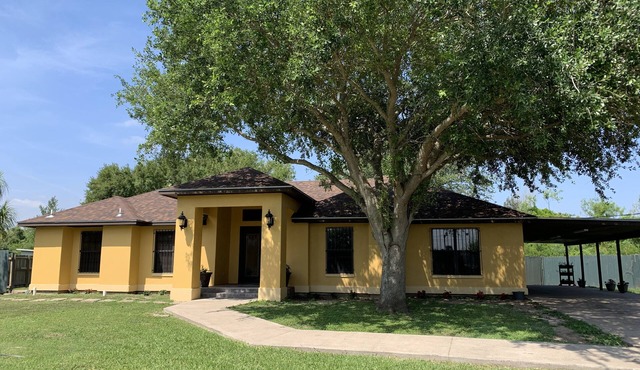 Villa Maria home is min from Beach, SpaceX, Downtown Brownsville and Matamos Mex
