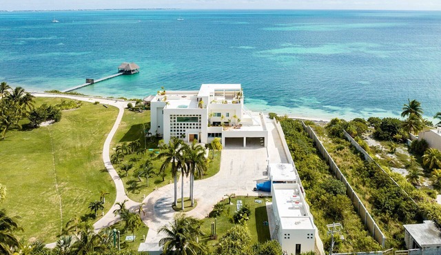 Villa Sam - Modern 6 bedroom beachfront villa north of Cancun w/chef