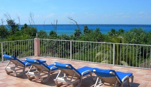 Villa Tango Del Mar-Luxury Beachfront Community Home Near Dive Sites