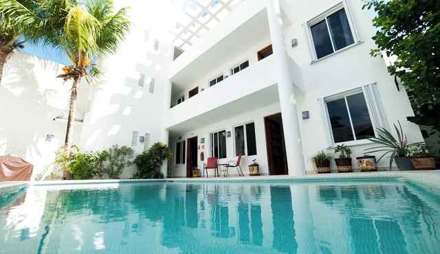 Villa with Stunning Pool!