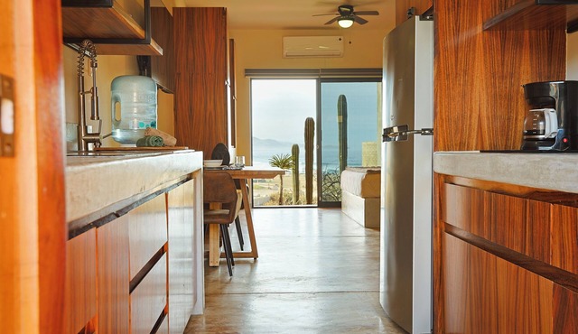 Walk-Out Surf Access - Beachfront, Los Cerritos
