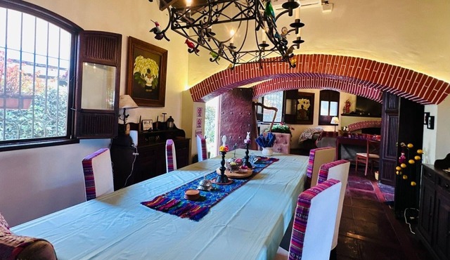 Walk to downtown Beautifull villa. Gated neighborhood. Fast internet. Purified .