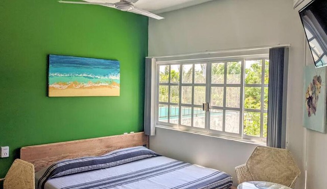 Walkable Rinconada Studio King Bed, Pool, Fast WiFi - Trees