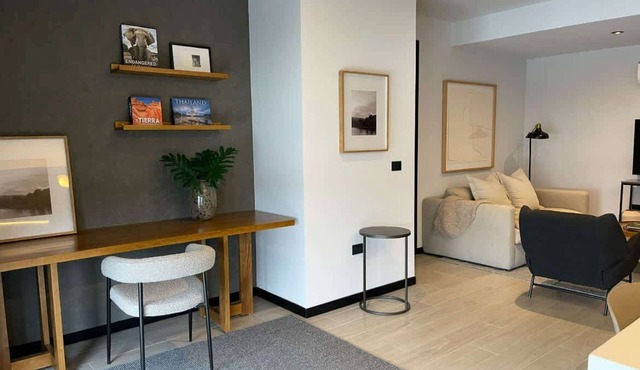 Warm urban apartment in Colomos Providencia