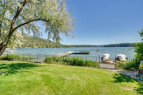 Waterfront Deck w/Fire Pit: Lake Spokane Gem! in Nine Mile Falls