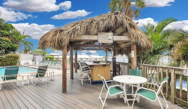 Waterfront Dock Pool Downtown Near Duval Pet in Key West