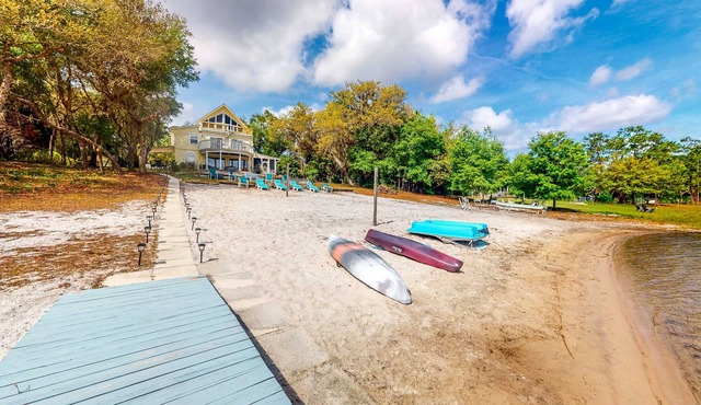 Waterfront Estate - Dock, Hot tub, & Views in Hawthorne