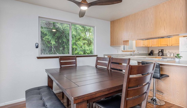 Waterfront home with Private Dock, Lake Toys, EV Charger at Lost Lake in Shelton
