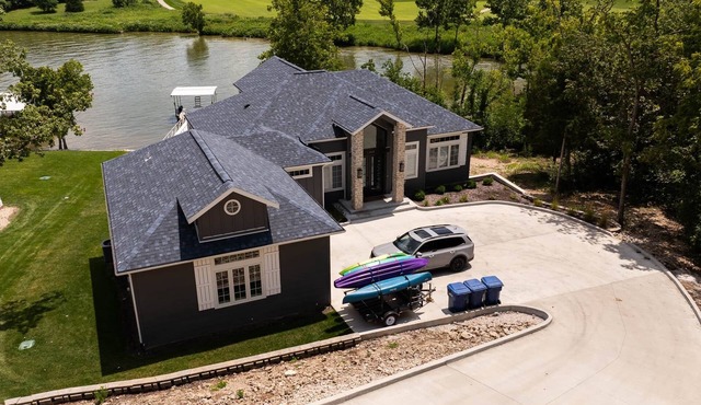 Waterfront & private pool Lake Ozarks in Camdenton