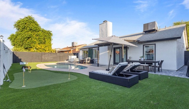 Westgate Pool & Stadium Stay in Glendale