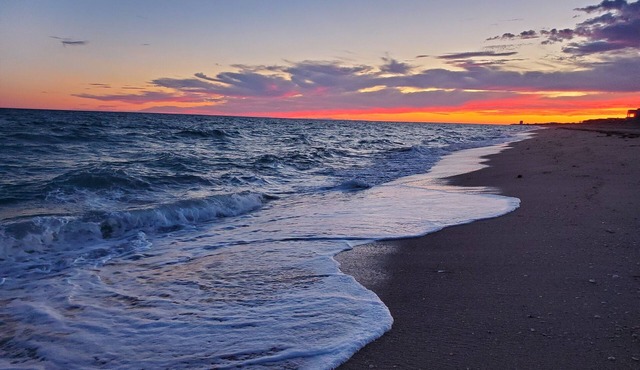 Winter Specials on Beachfront! 5 Bdrm 4 bath sleeps up to 18 in beds.