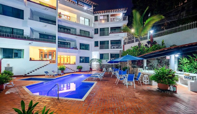 WIVC Alta Vista Condo - Stunning Views, Close to the Beach & Romantic Zone