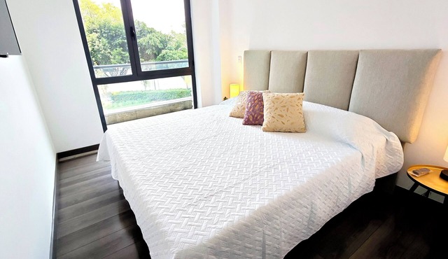 World Cup Stay | Pool, Gym, Parking & King Bed