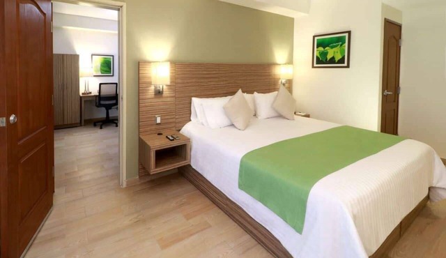 Wyndham Garden Monterrey Valle Real