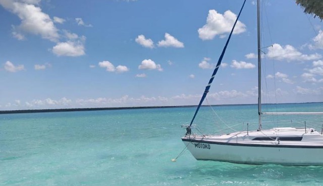 Yacht for rent in Bacalar