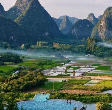 Yangshuo Fadai overhanging hot spring light luxury hotel