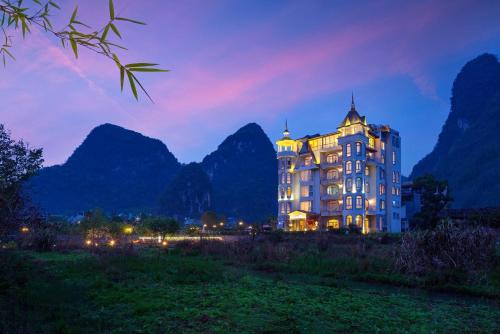 Yangshuo Yulong River Castle Hotel
