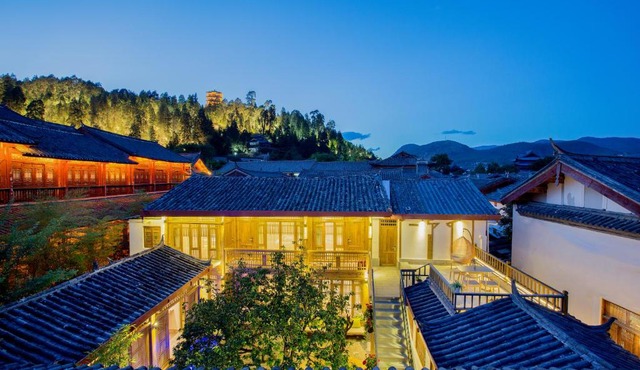 Yuezhu Xuan Zen Boutique Resort Lijiang Ancient Town,Naxi courtyard Near Mu's Palace and Zhongyi Market and Sifang St,English Host and Travel Assistant,Free Airport Pickup for 3 nights and Luggage Service,Daily Western and Chinese Breakfast
