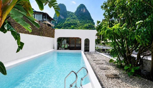 Yulong River Scenic Area,Floor-to-ceiling Windows for viewing,Swimming Pool & Coffee & Butler Service,10 minutes by car from West Street