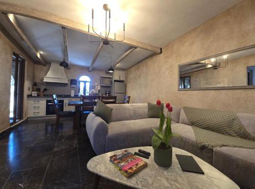Zeus Apartment: Modernity in Val'Quirico.