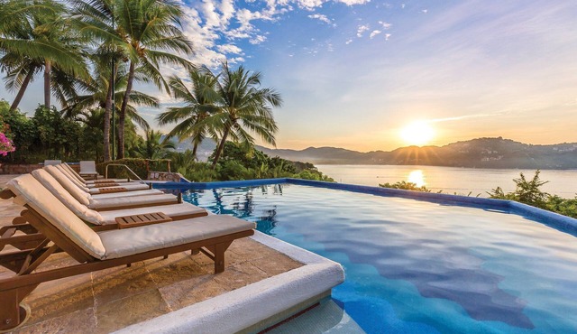 Zihuatanejo Resort Hotel