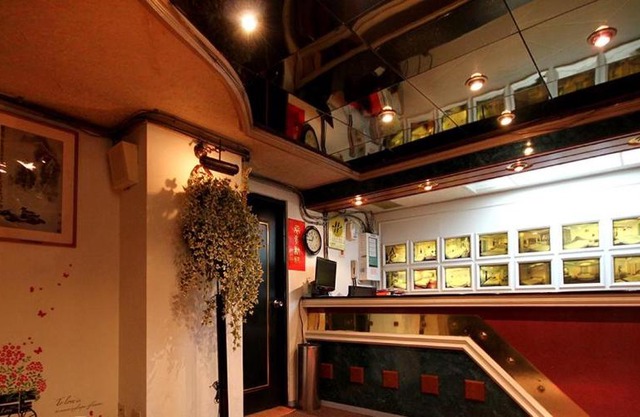 Broadway Hotel