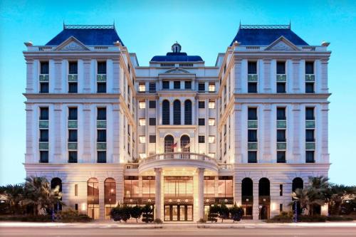 Golden Tulip Aesthetics 
