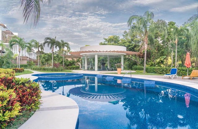 Unique & Lovely Apartment w/Private Balcony Great View & Amenities in Bahia Principe